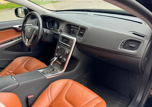 Volvo V60 cena 55900 przebieg: 210000, rok produkcji 2014 z Puławy małe 596